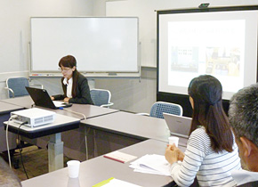 The participants from the province report on the results of their seminar in Japan.