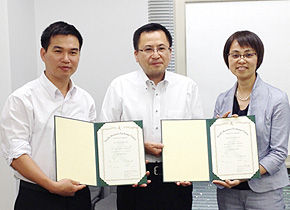 They were guided around the factory after listening to President and CEO Yasuo Nakagawa talk about his management philosophy and quality improvements.