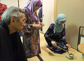 From a PREX senior specialist, participants learn about the spirituality behind the tea ceremony.