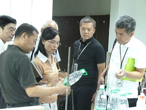 An inspection agency The Guangdong Analysis, Measurement and Test Center conducts food ingredient inspection, microbe inspection and inspections and measurements related to food　accidents, such as food poisoning.