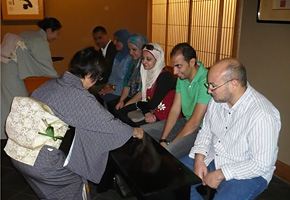 tea ceremony experience featuring the hospitality of the Suimeikan Inn in Gero, a hot spring resort