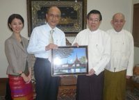 At the Union of Myanmar Federation of Chambers of Commerce and Industry From our hosts, we receive a commemorative decorative piece made of natural stones portraying Yangon’s most famous pagoda.