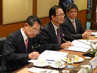 A signing ceremony for a “cooperation agreement” between the Federation of Thai Industries and Kankeiren