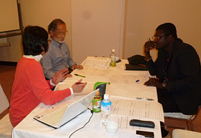 Tutoring takes place while the action plans are drawn up. The course leader and participants alike were extremely keen as their seminar accomplishments are directly linked with their plans.