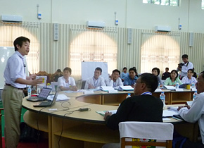 A workshop on organizational management at a training facility of the Union Civil Service Board on the outskirts of Mandalay. The instructor is Arata Mitsumatsu, a consultant.