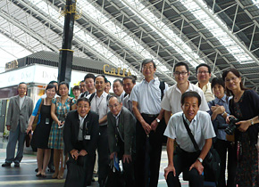 The participants were given a close look at the equipment, including behind the scenes, of “Osaka Station City,” the city’s new gateway that was inaugurated in May 2011.