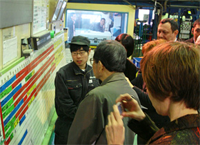 The company’s young employees guide the seminar participants.