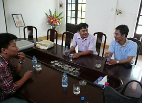 Exchanges continue even after the end of the Practical Training Courses, such as social events and factory visits, together with other seminar participants. (September 2013, during a visit by PREX staffers)