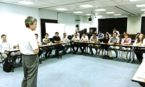 A lecture in Uzbekistan given by Professor Belov. In attendance are 77 alumni members from three countries.