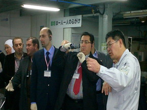 The seminar participants on a trip to Ito Koki Co., Ltd.