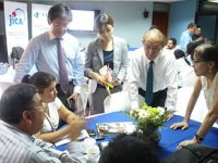 ニカラグア貿易投資センターにて。訪日研修でコースリーダーを務めて頂いた、上田栄一講師（右から2番目）、西 龍治講師（右から4番目）に指導いただきました。