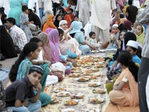 モロッコ研修員のレポート　イスラム圏のラマダンと断食明けの大祭“イド・アル=フィトル”