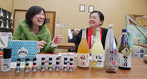 上羽絵惣株式会社 十代目 取締役 石田 結実氏 梅乃宿酒造株式会社 五代目 代表取締役 吉田 佳代氏