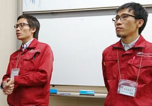 立命館宇治高校の3年生が、ベトナムから来日し、東大阪の株式会社 中農製作所で働く、タンさんとホアンさんに質問しました。