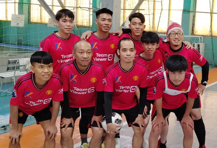 地域のフットサル大会に参加する従業員の皆さん