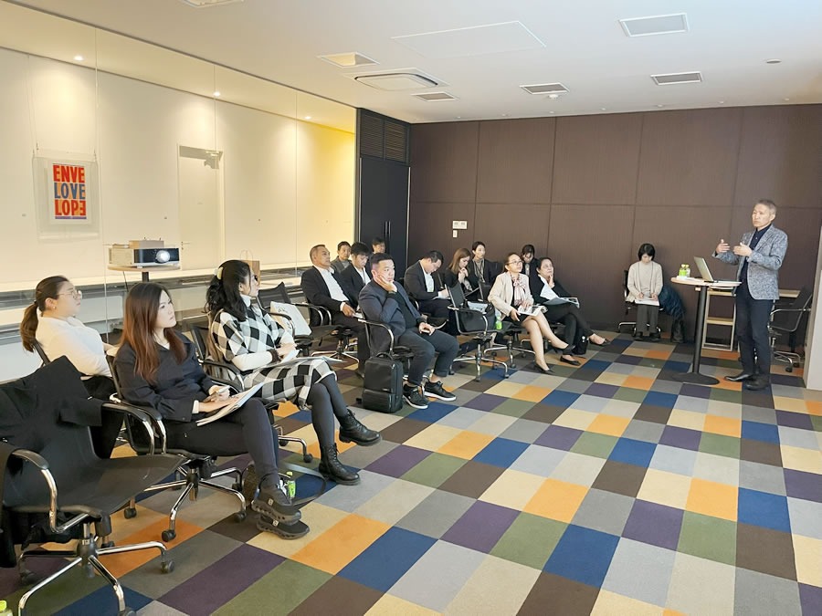 株式会社羽車　杉浦社長の講演の様子