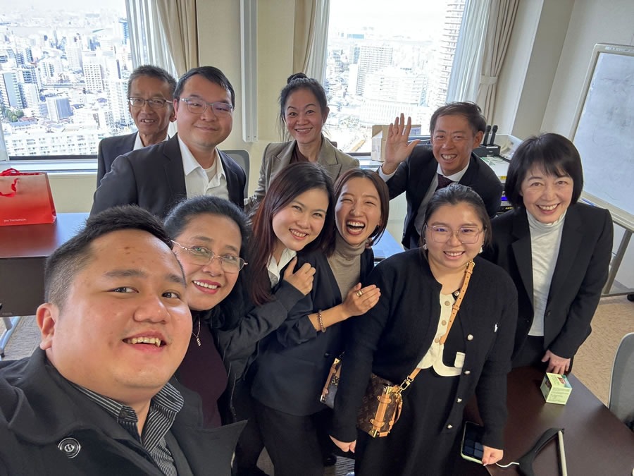 錦城護謨株式会社 太田社長（後列左から4人目）と参加者