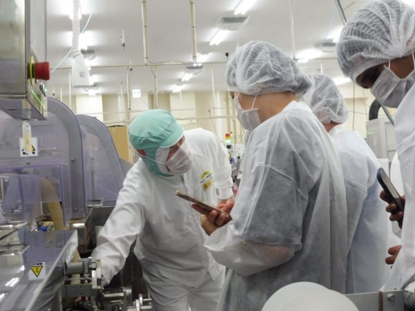 工場見学の様子